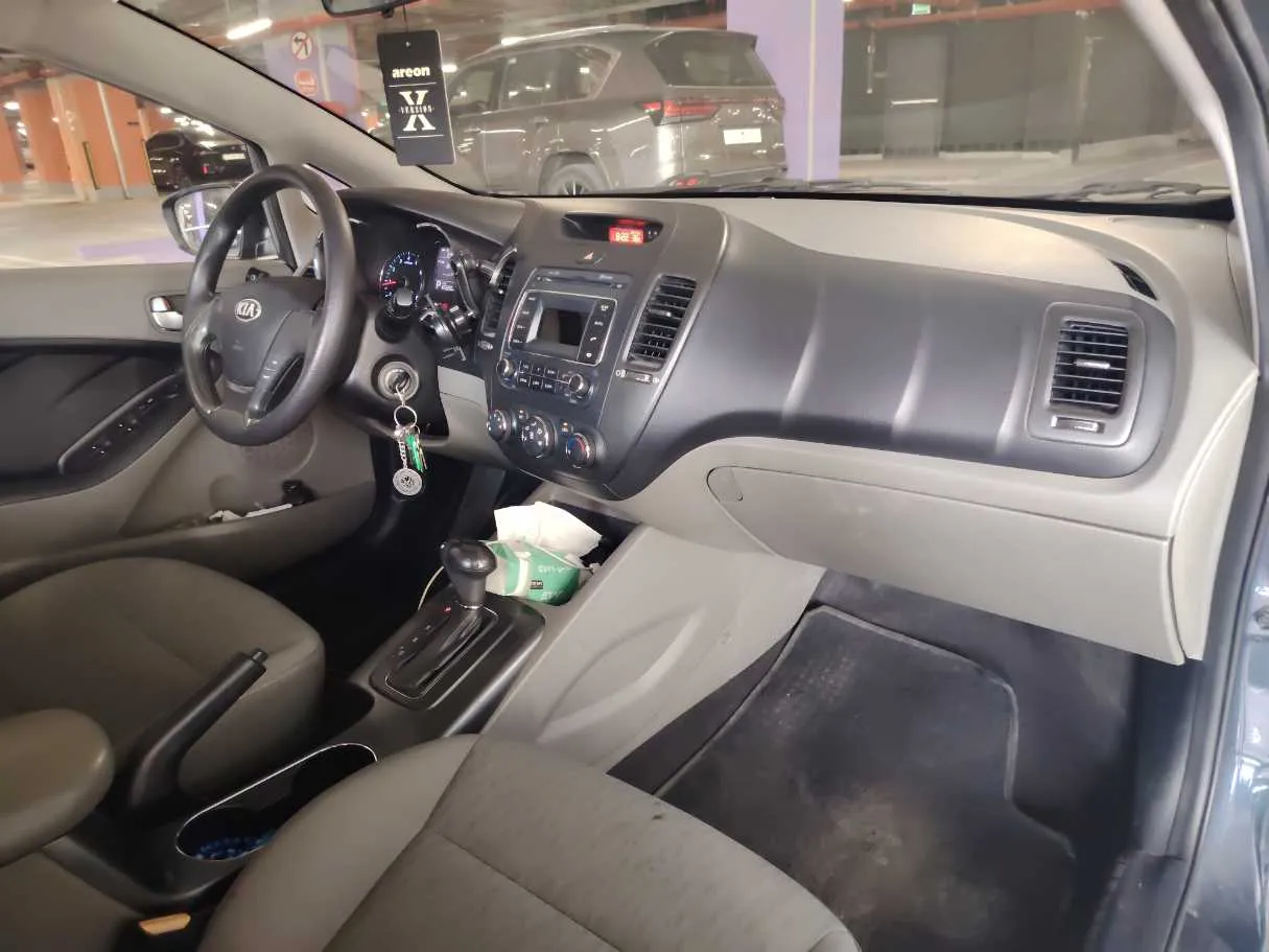 Car image 14