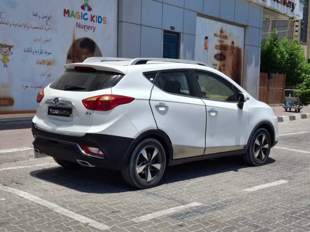 Car image 5