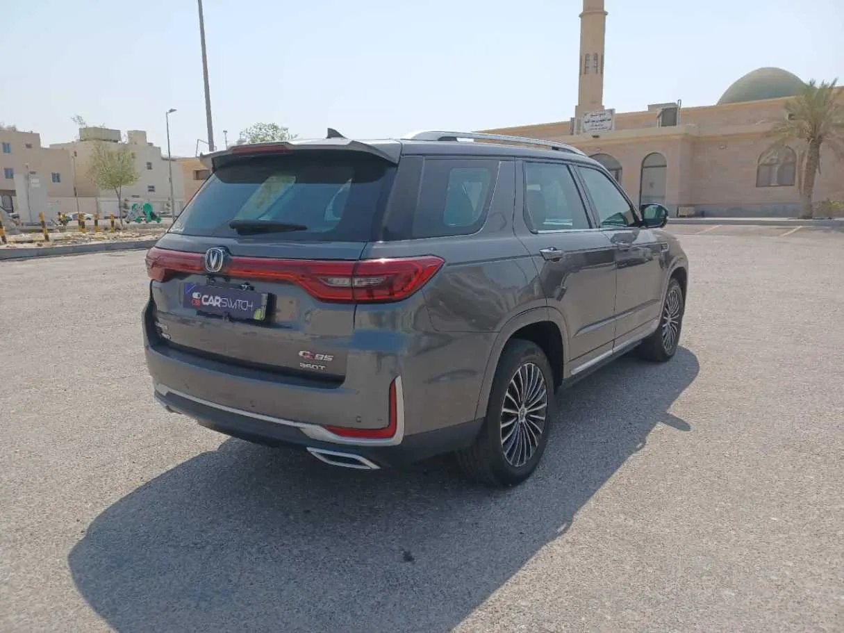 Car image 5