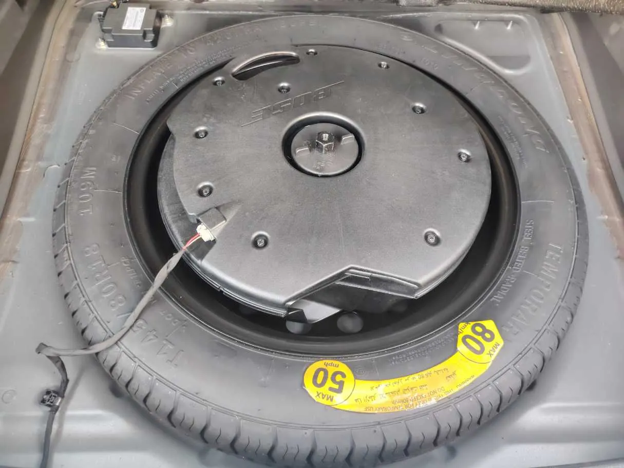 Car image 30