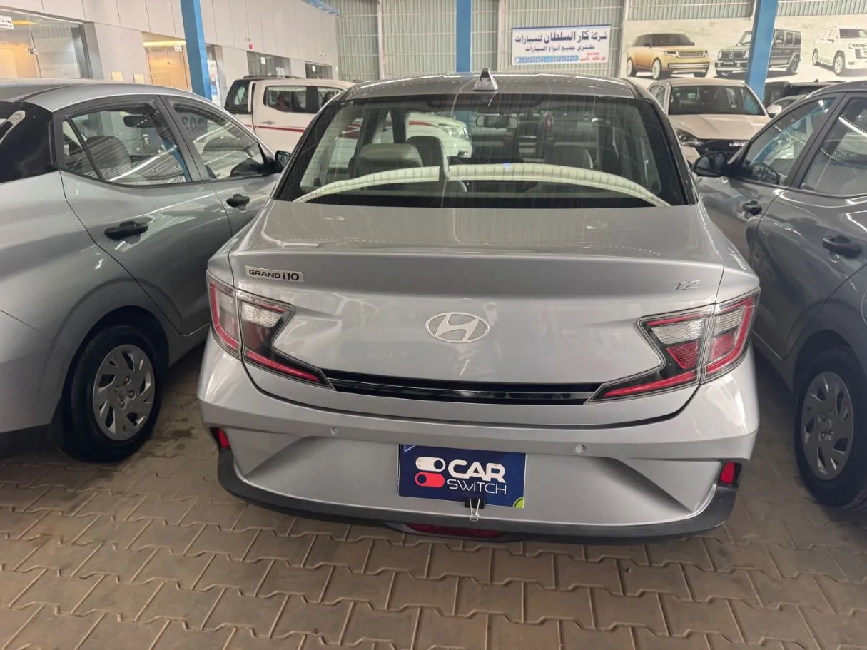 Car image 5