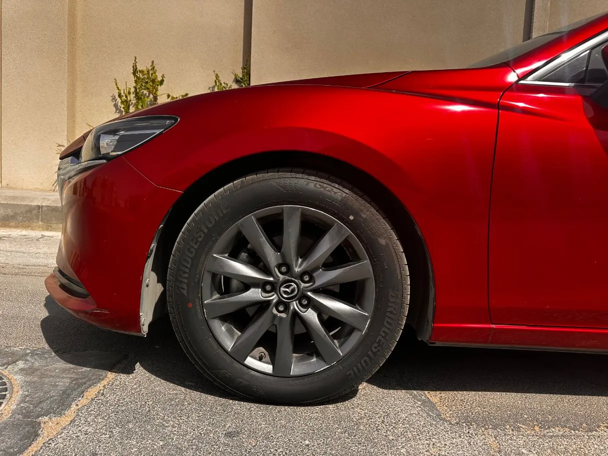 Car image 9