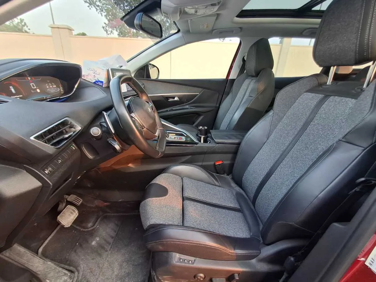 Car image 12