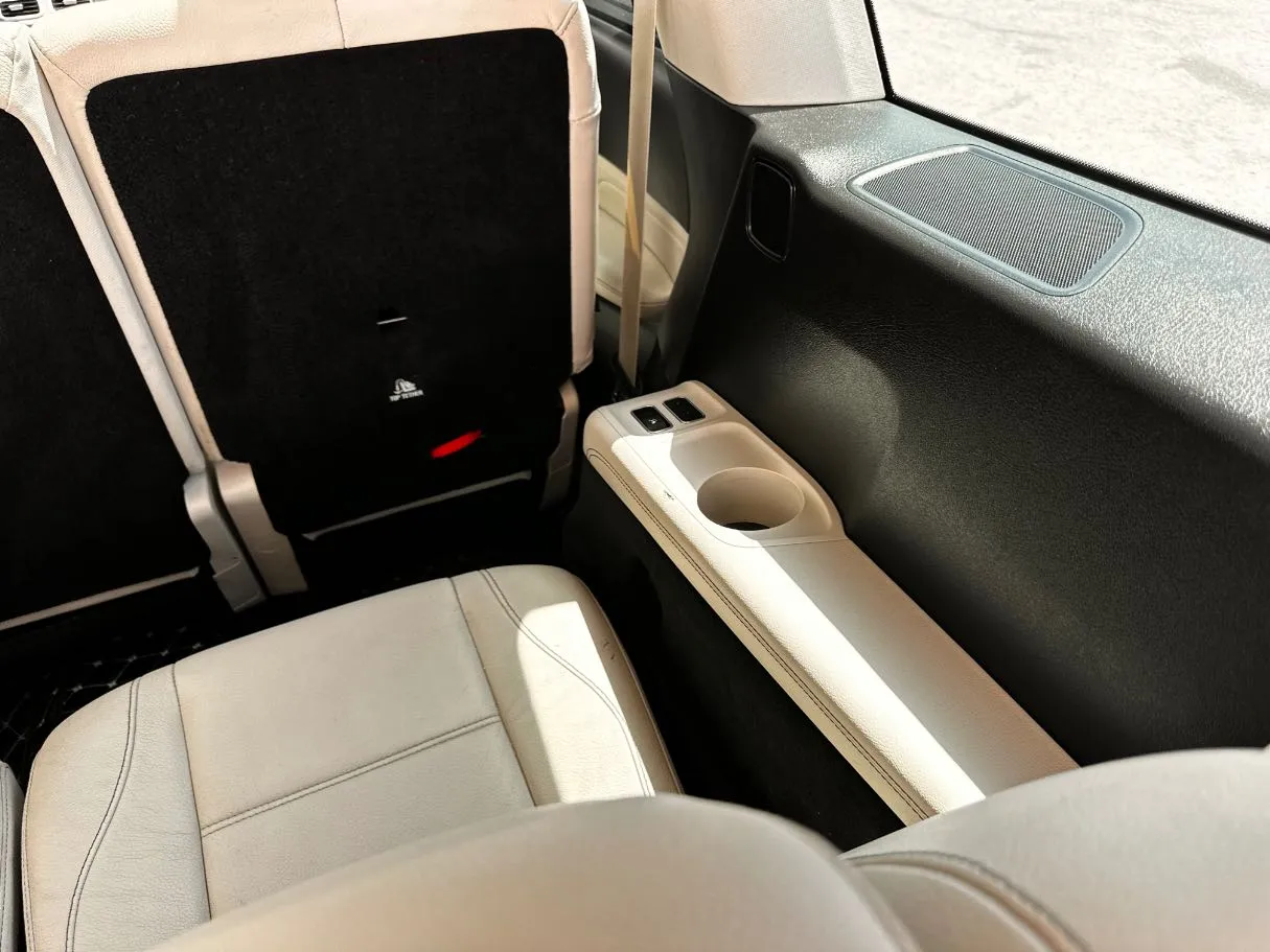 Car image 27