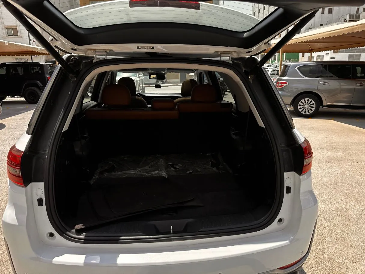 Car image 23