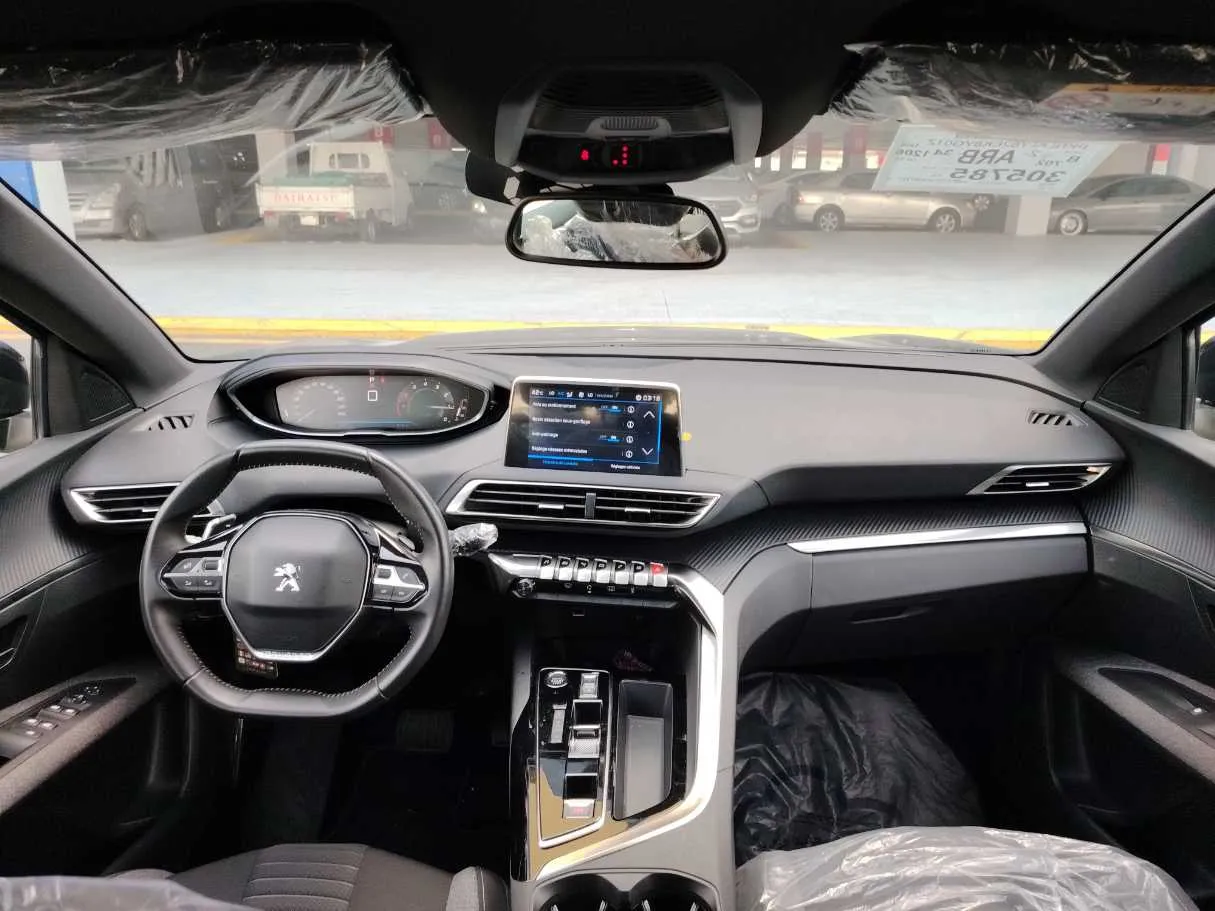 Car image 17