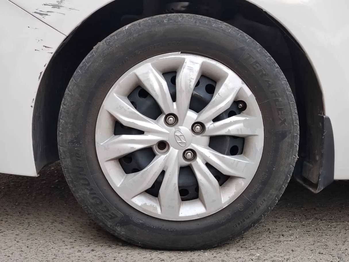 Car image 10