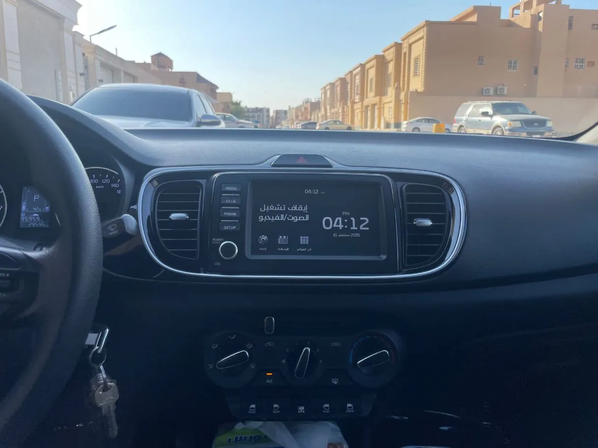 Car image 19