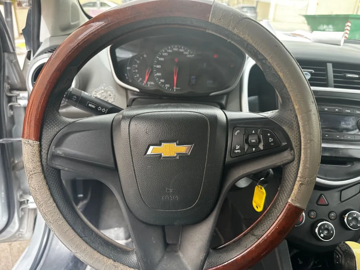 Car image 17