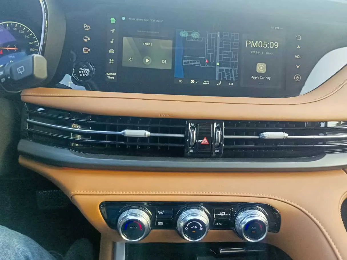 Car image 25