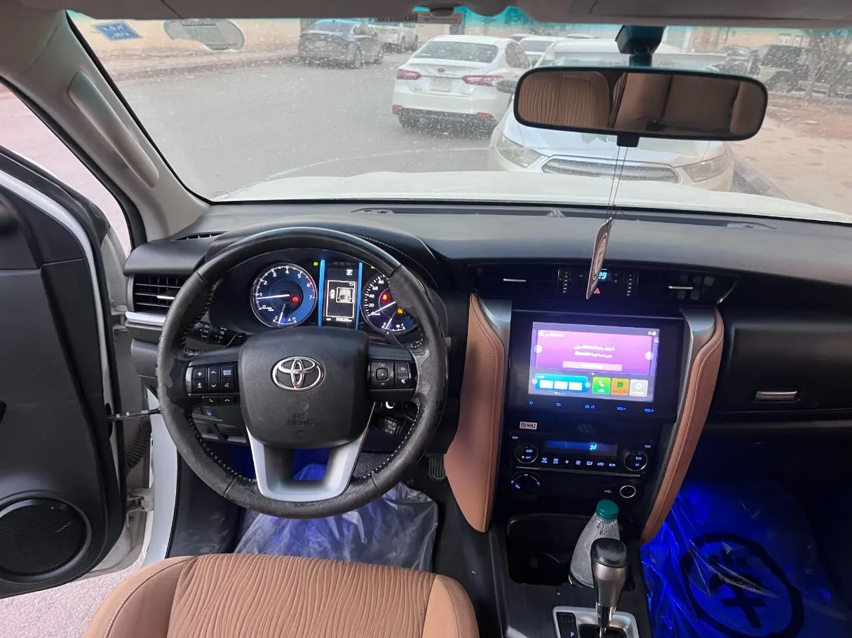 Car image 19
