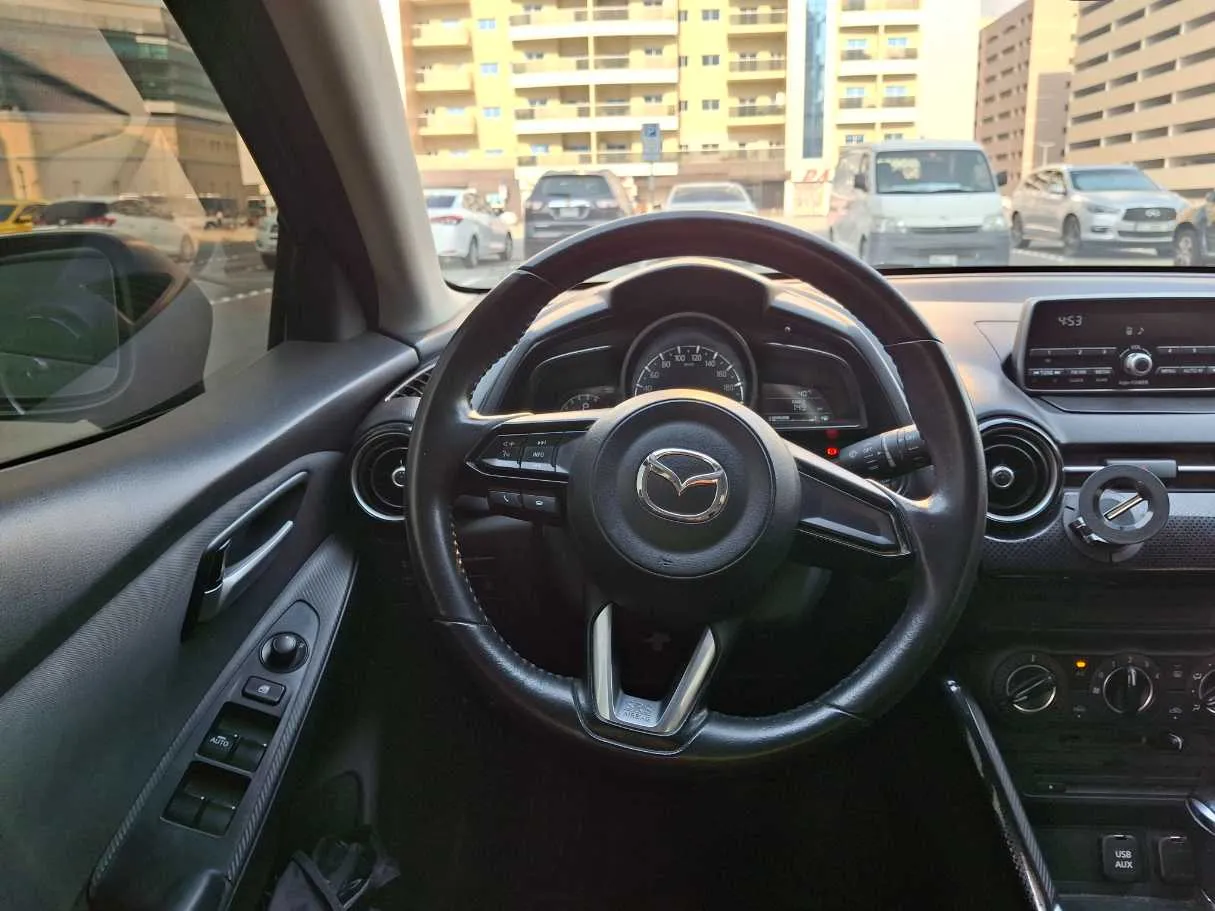 Car image 17