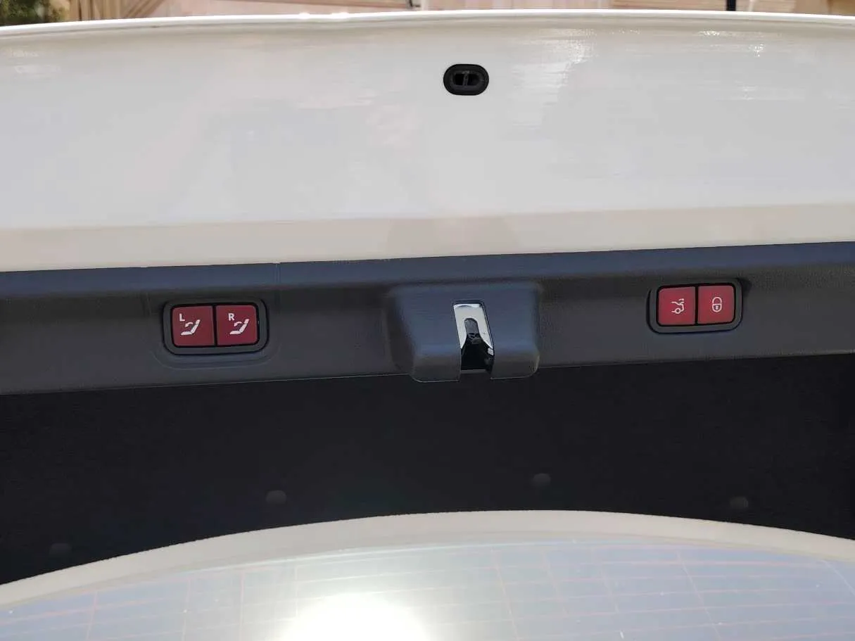 Car image 34