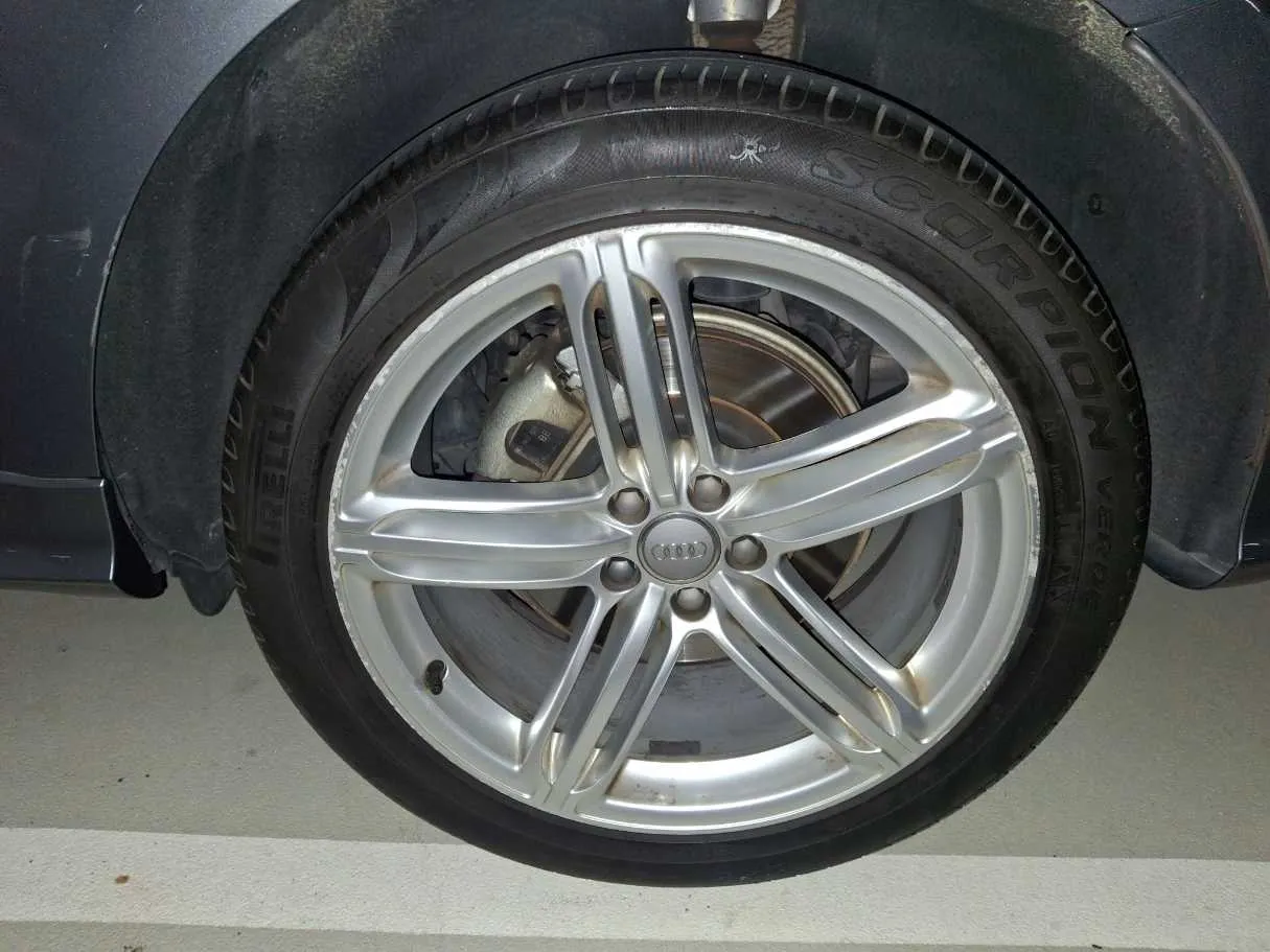 Car image 10