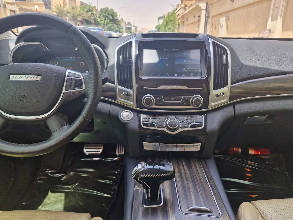Car image 18