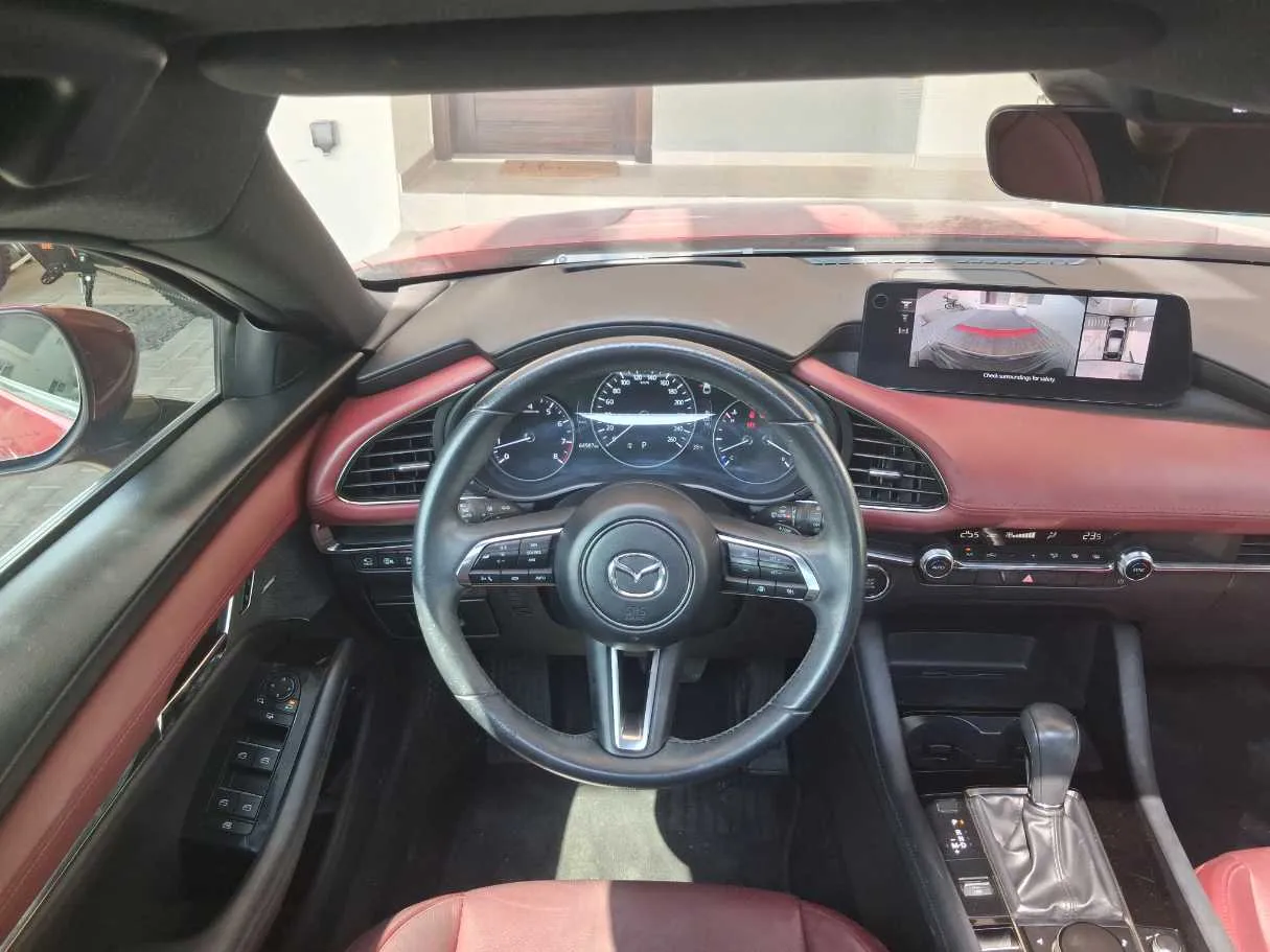 Car image 14