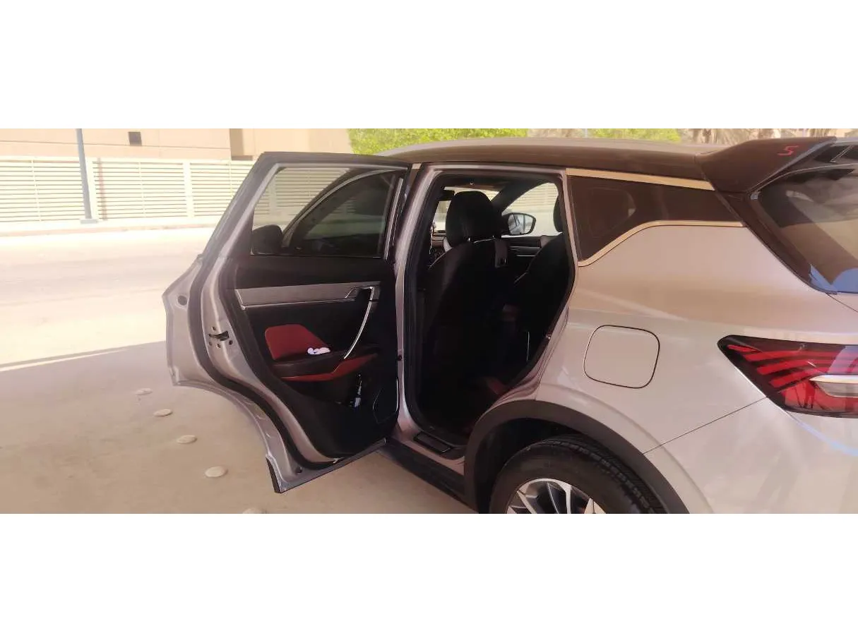 Car image 13