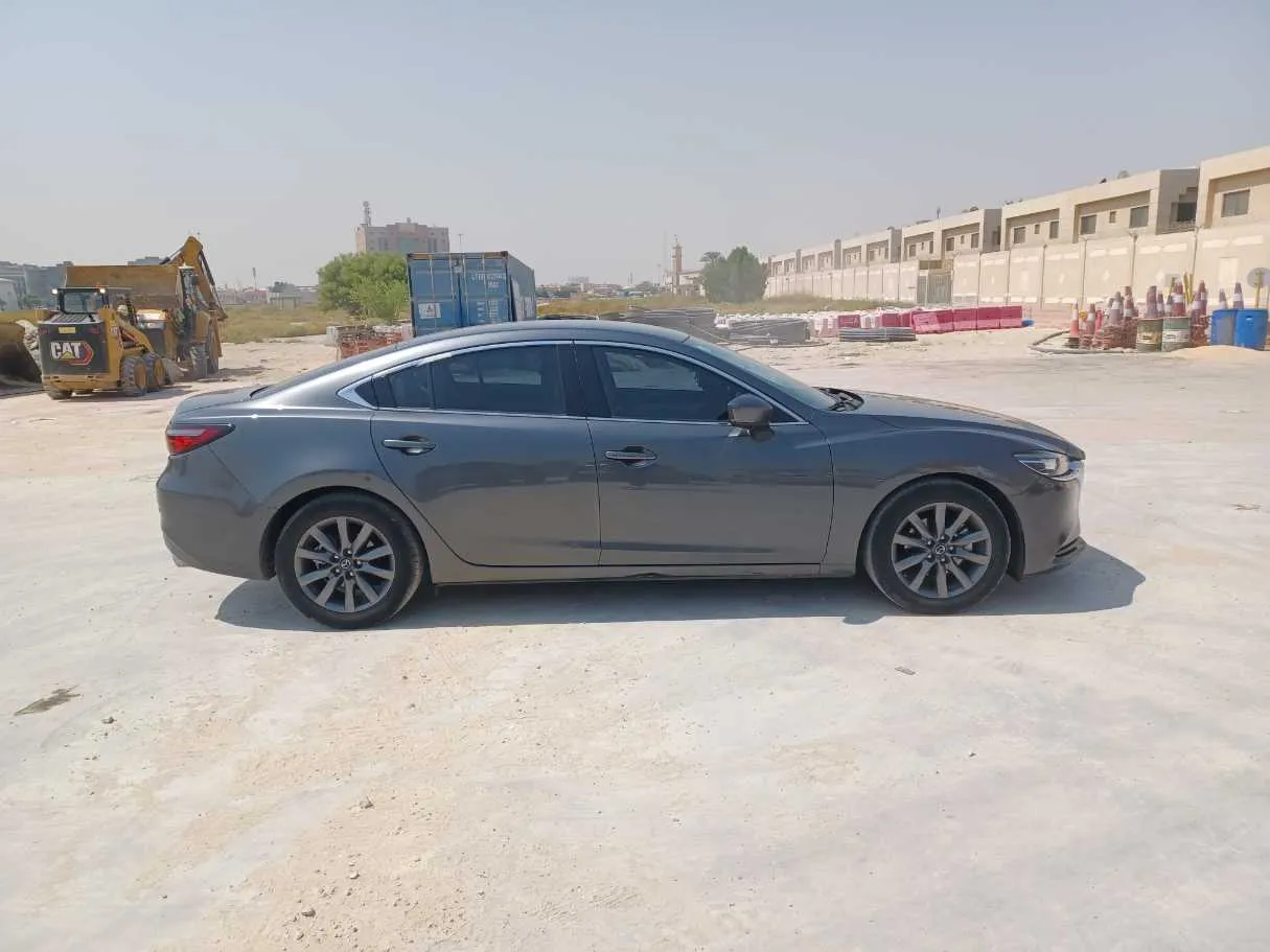 Car image 4