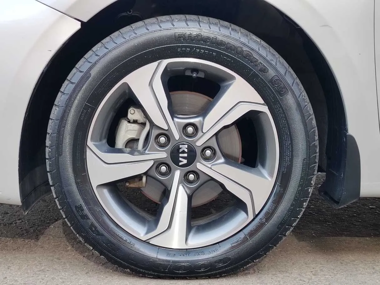 Car image 10