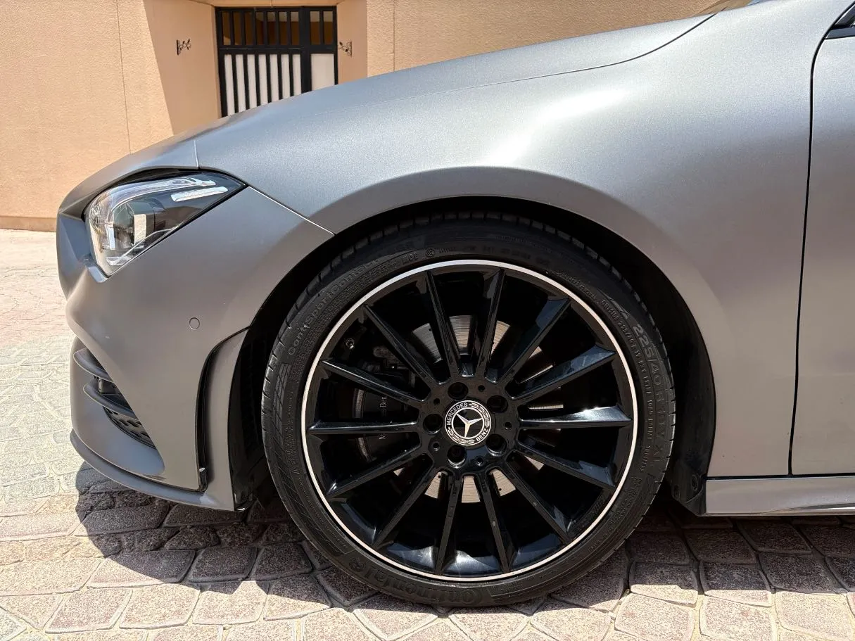 Car image 9