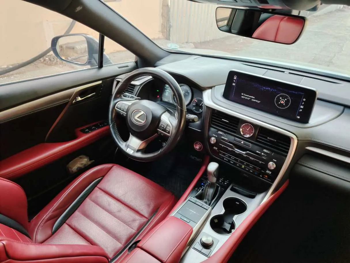 Car image 32