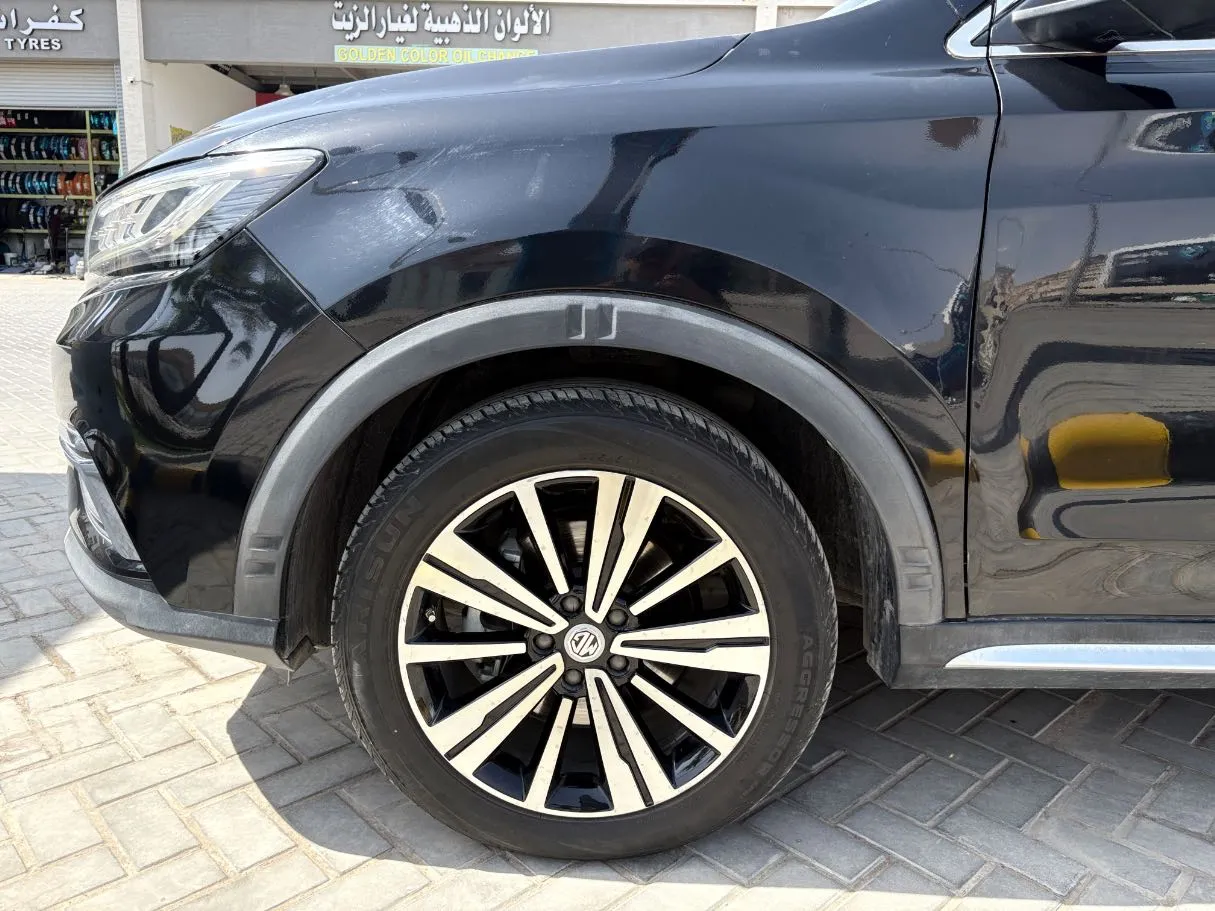 Car image 9