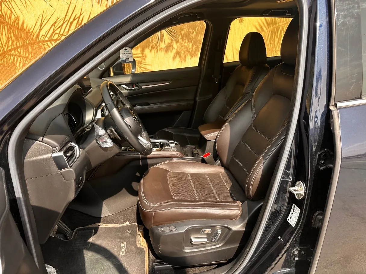 Car image 12