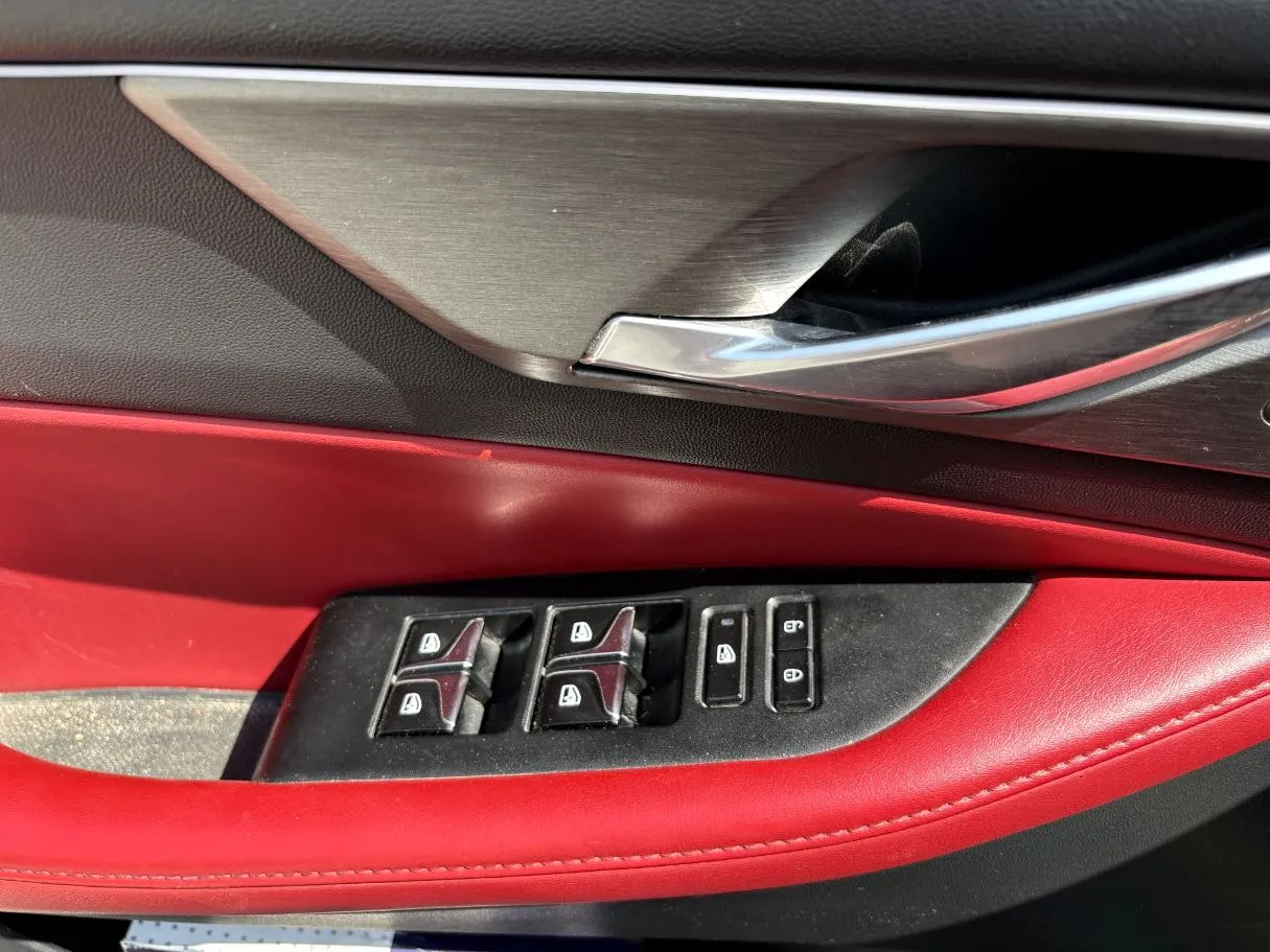 Car image 27