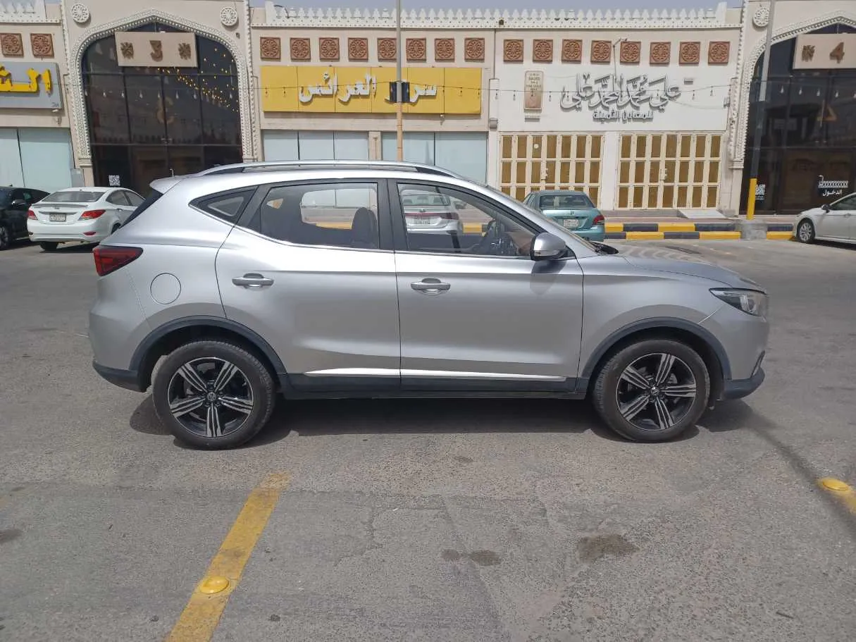 Car image 4
