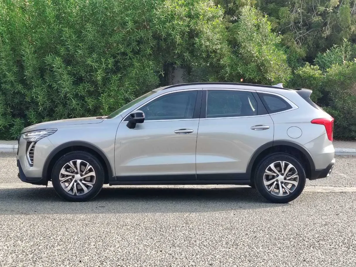 Car image 8
