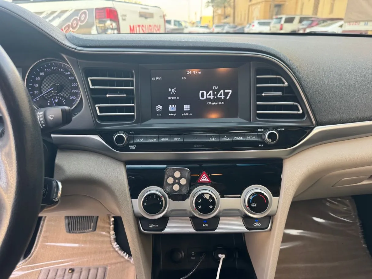Car image 17
