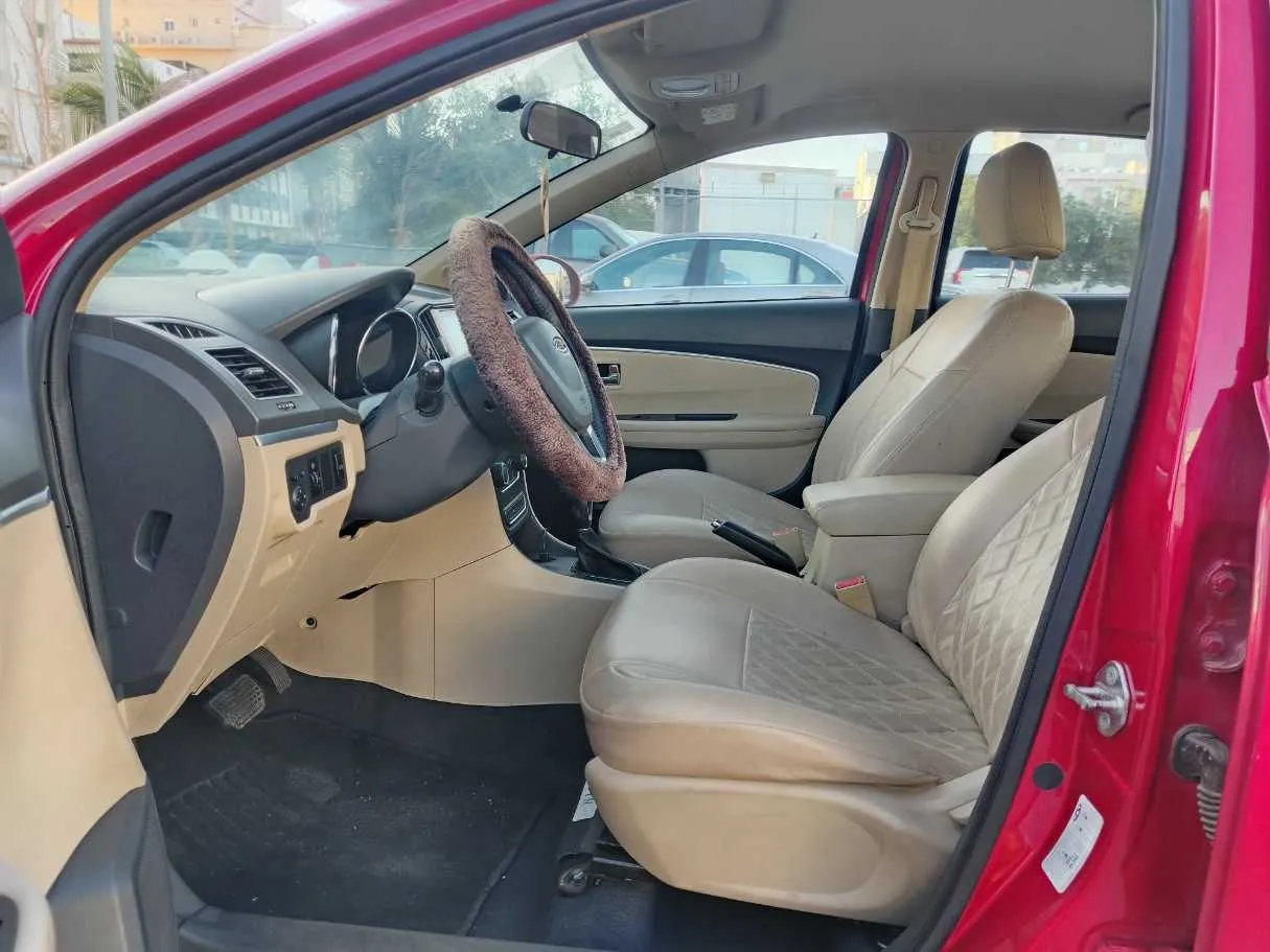 Car image 13