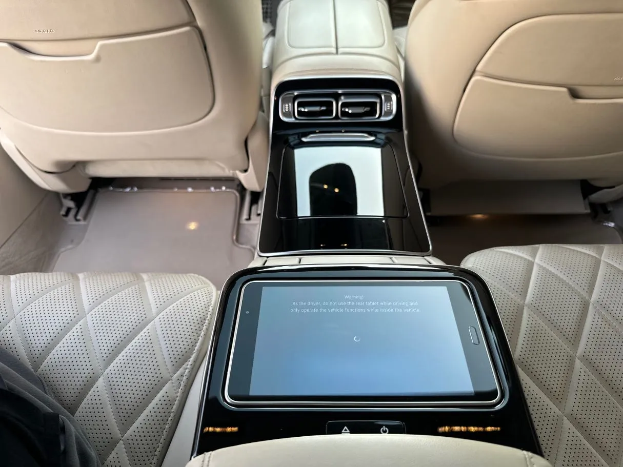 Car image 27