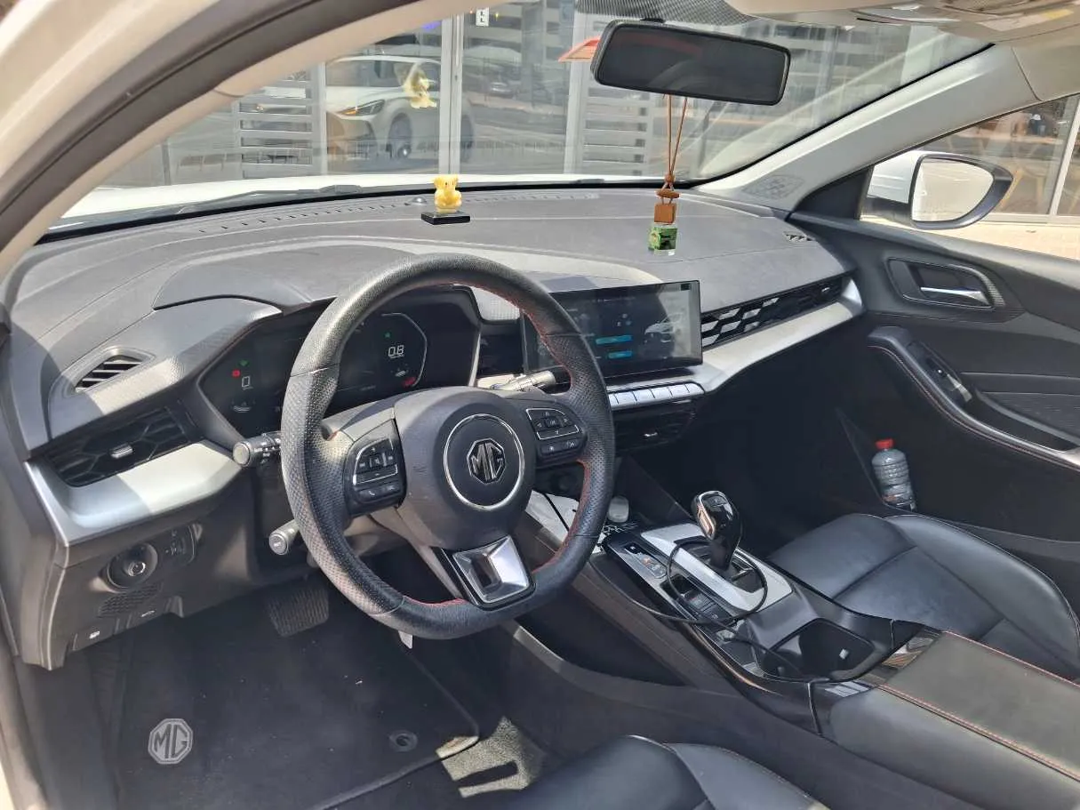 Car image 11