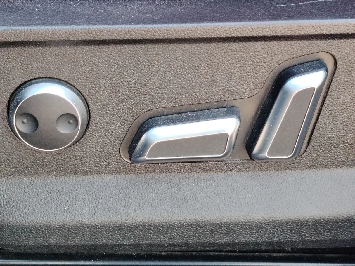 Car image 34