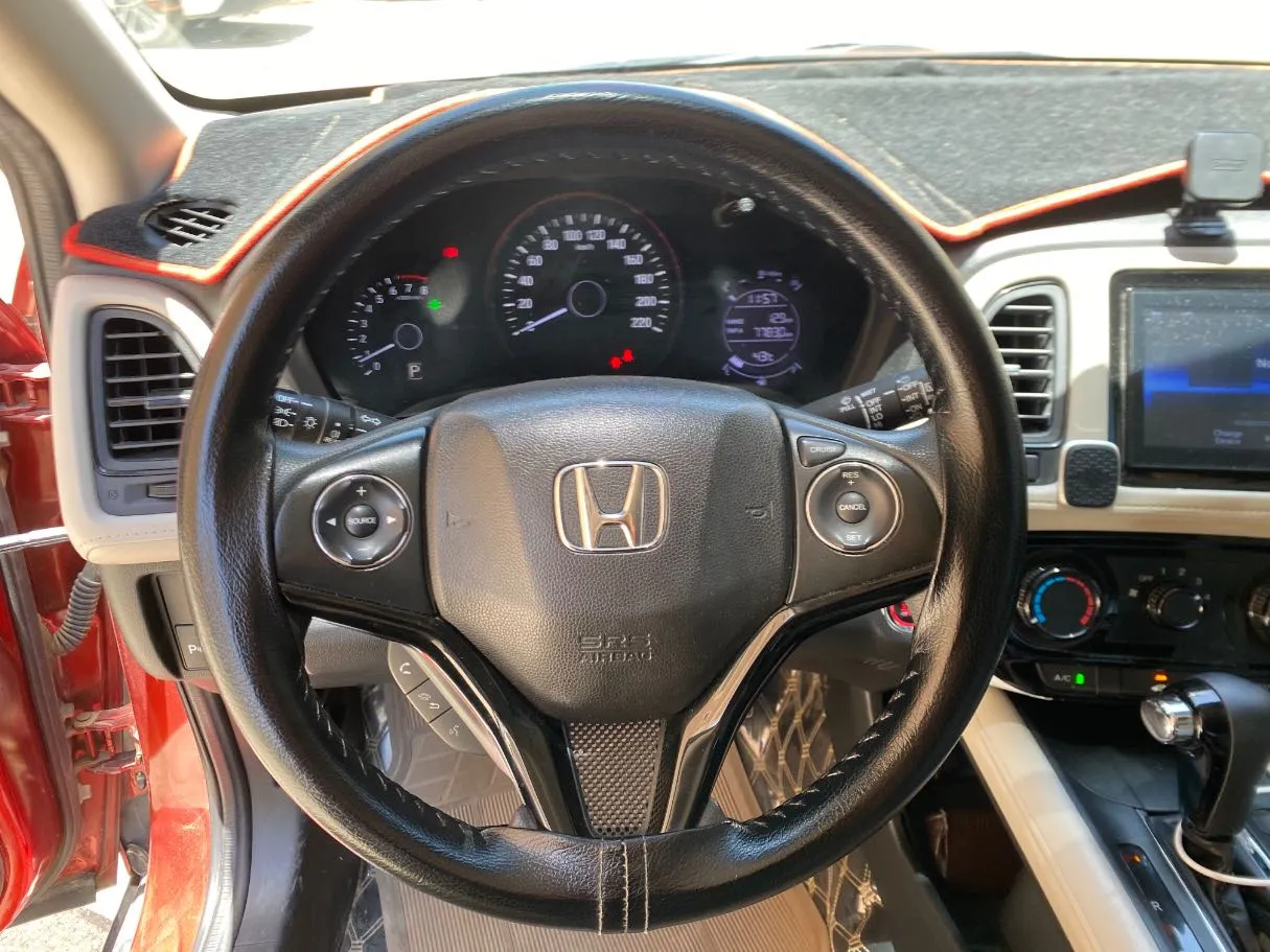 Car image 17