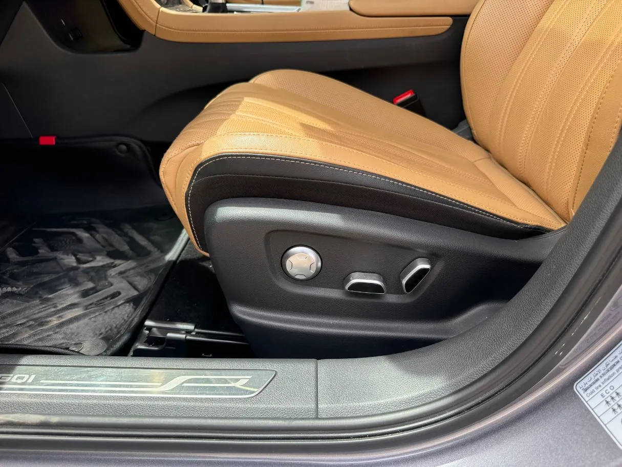 Car image 26