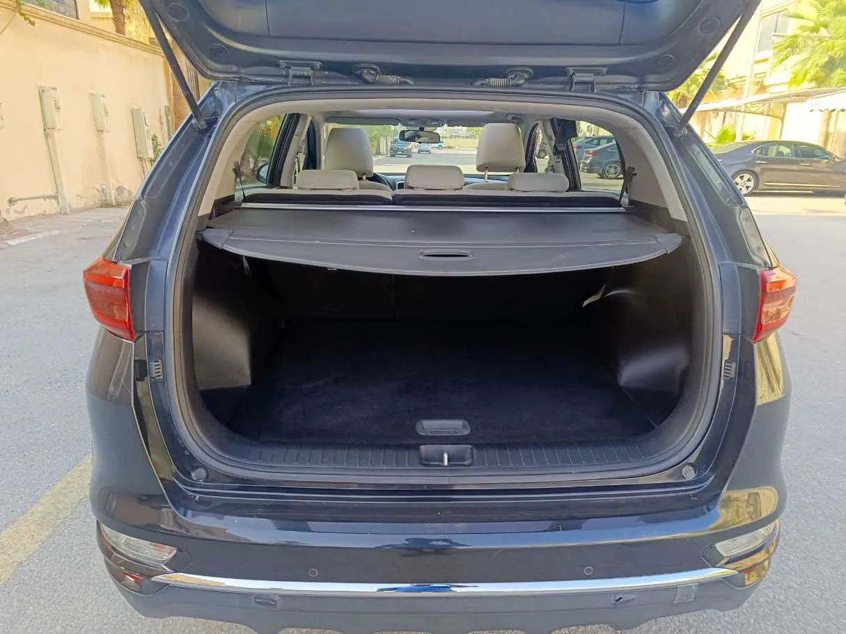 Car image 27