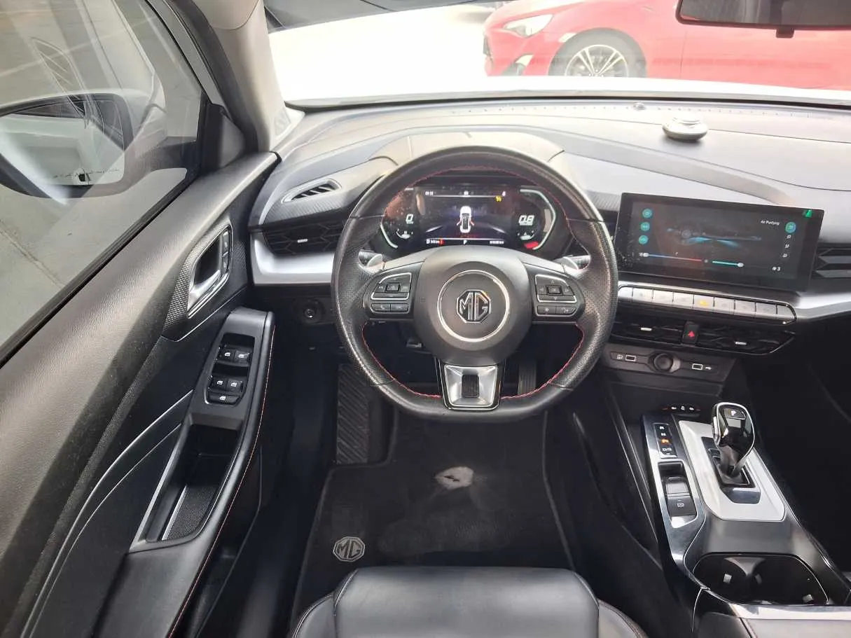 Car image 14