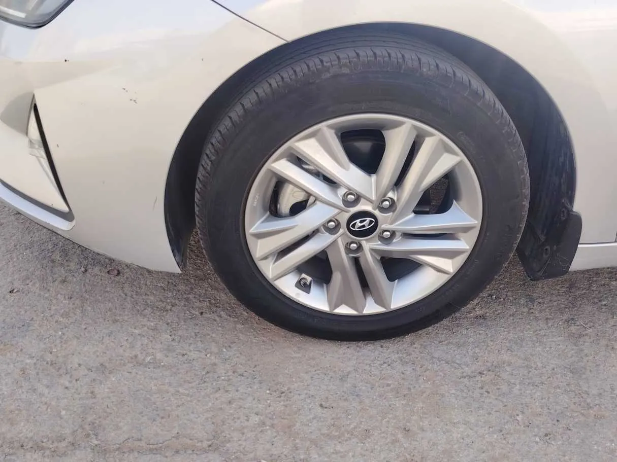 Car image 10