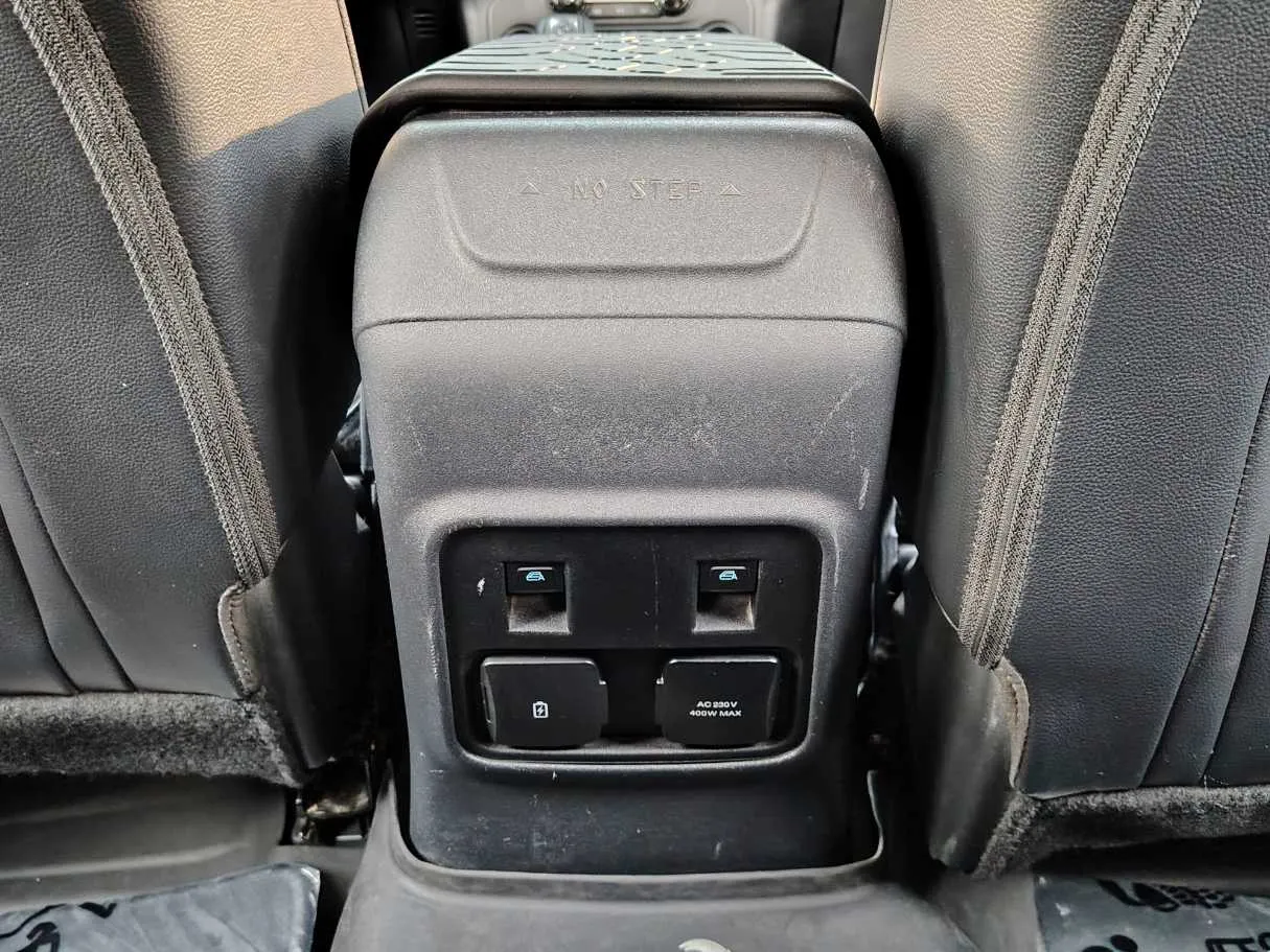 Car image 32