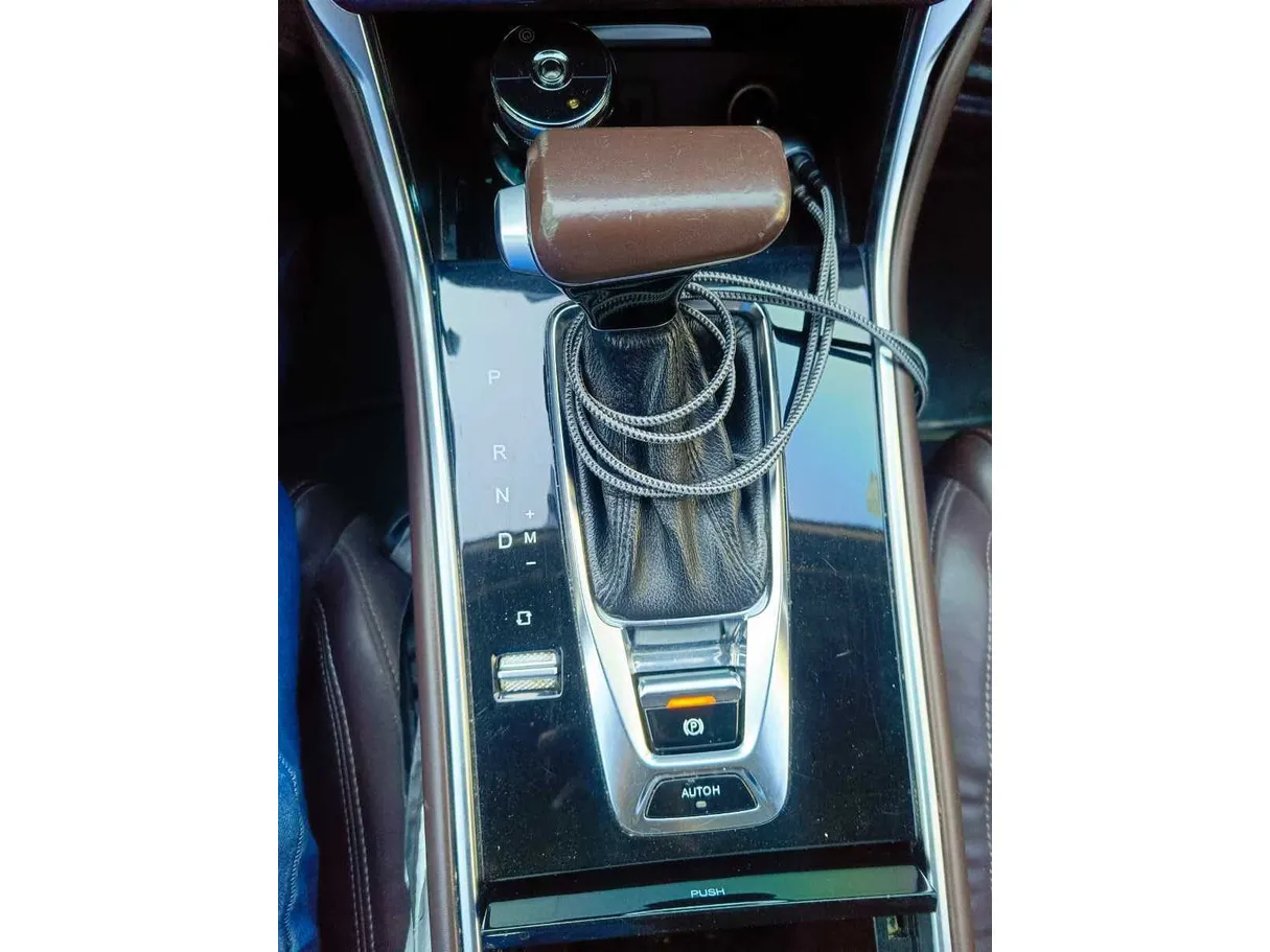 Car image 21