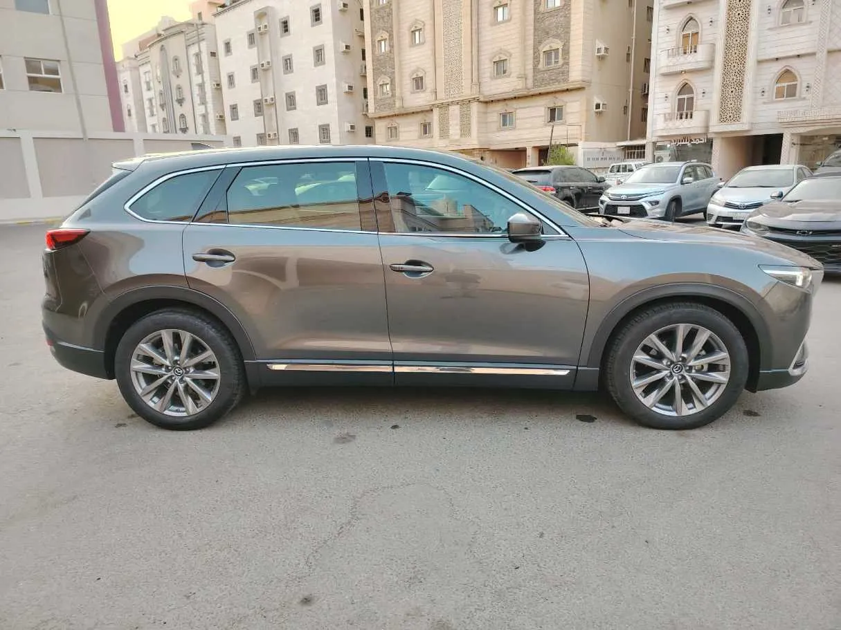 Car image 4