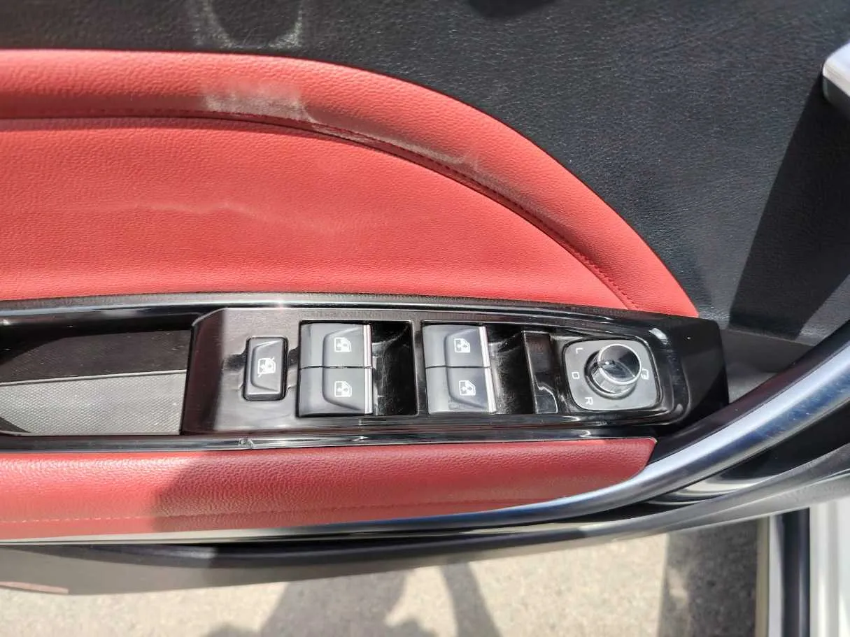 Car image 40