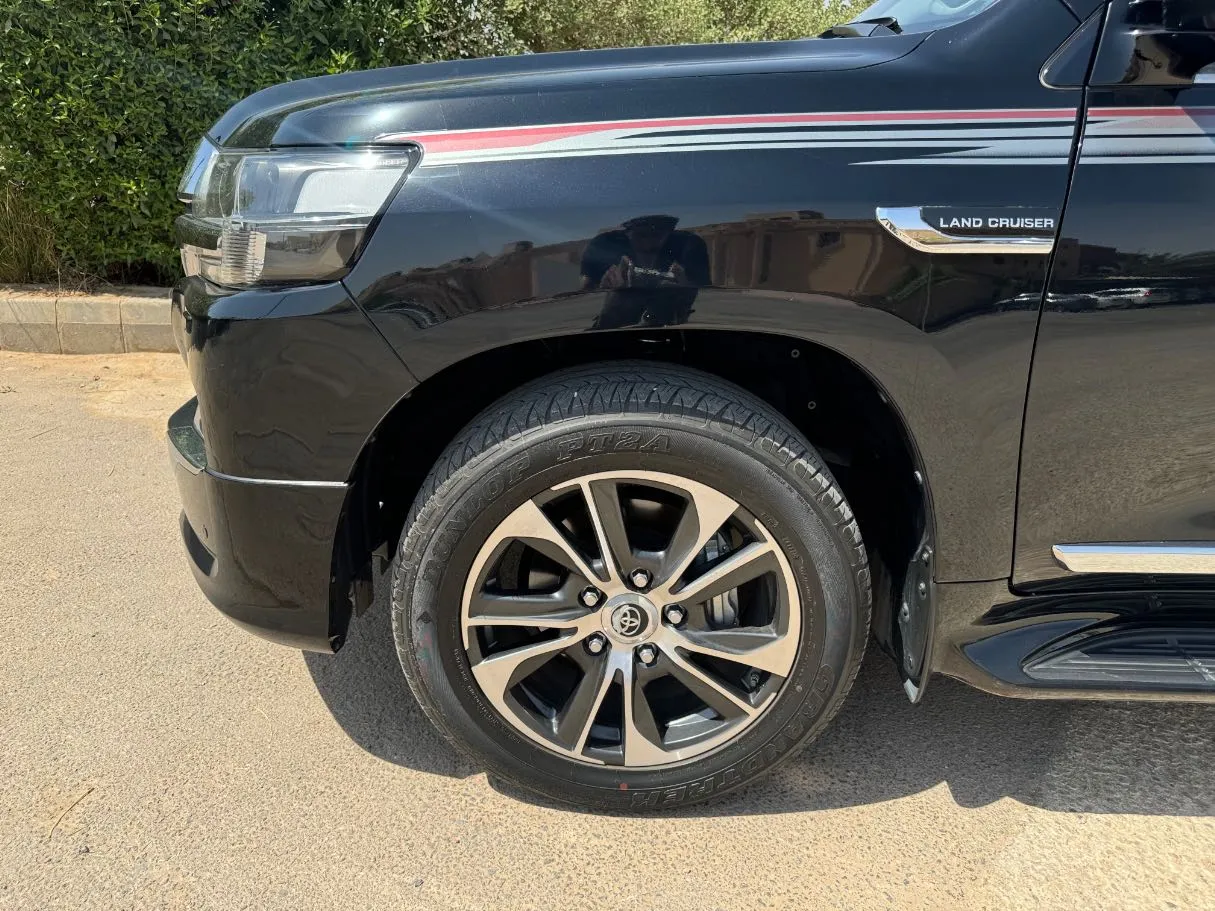 Car image 8