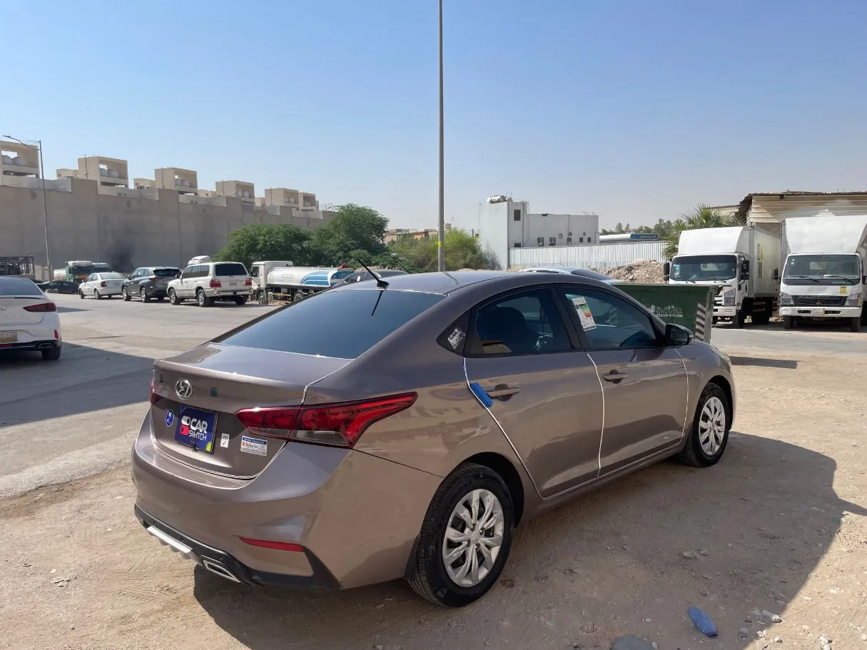 Car image 5