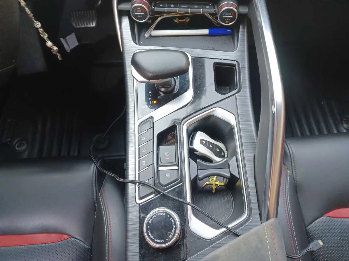Car image 14
