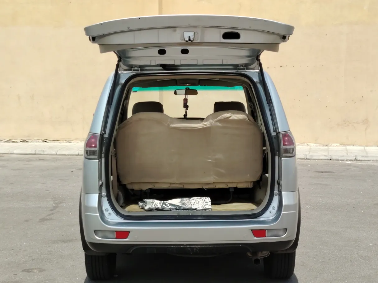 Car image 24