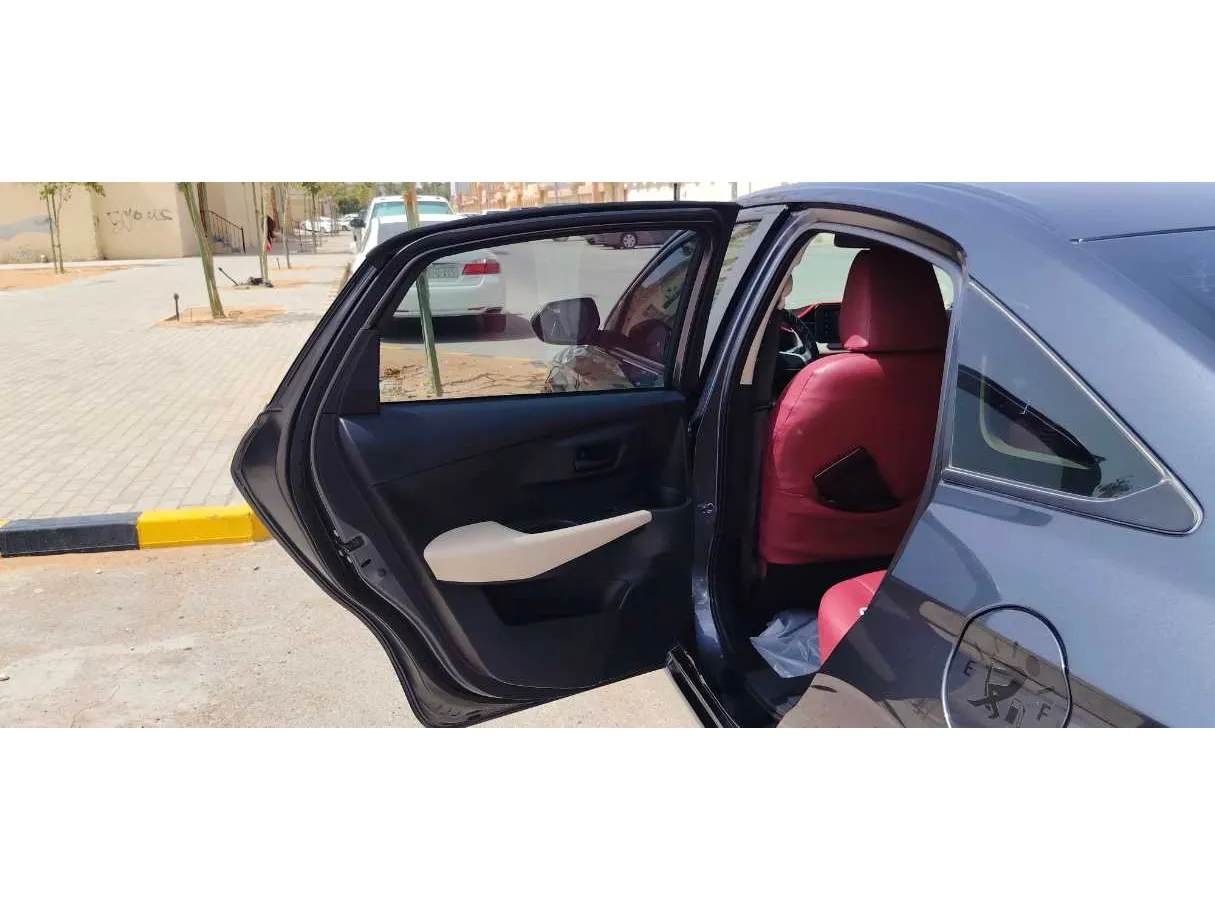 Car image 14