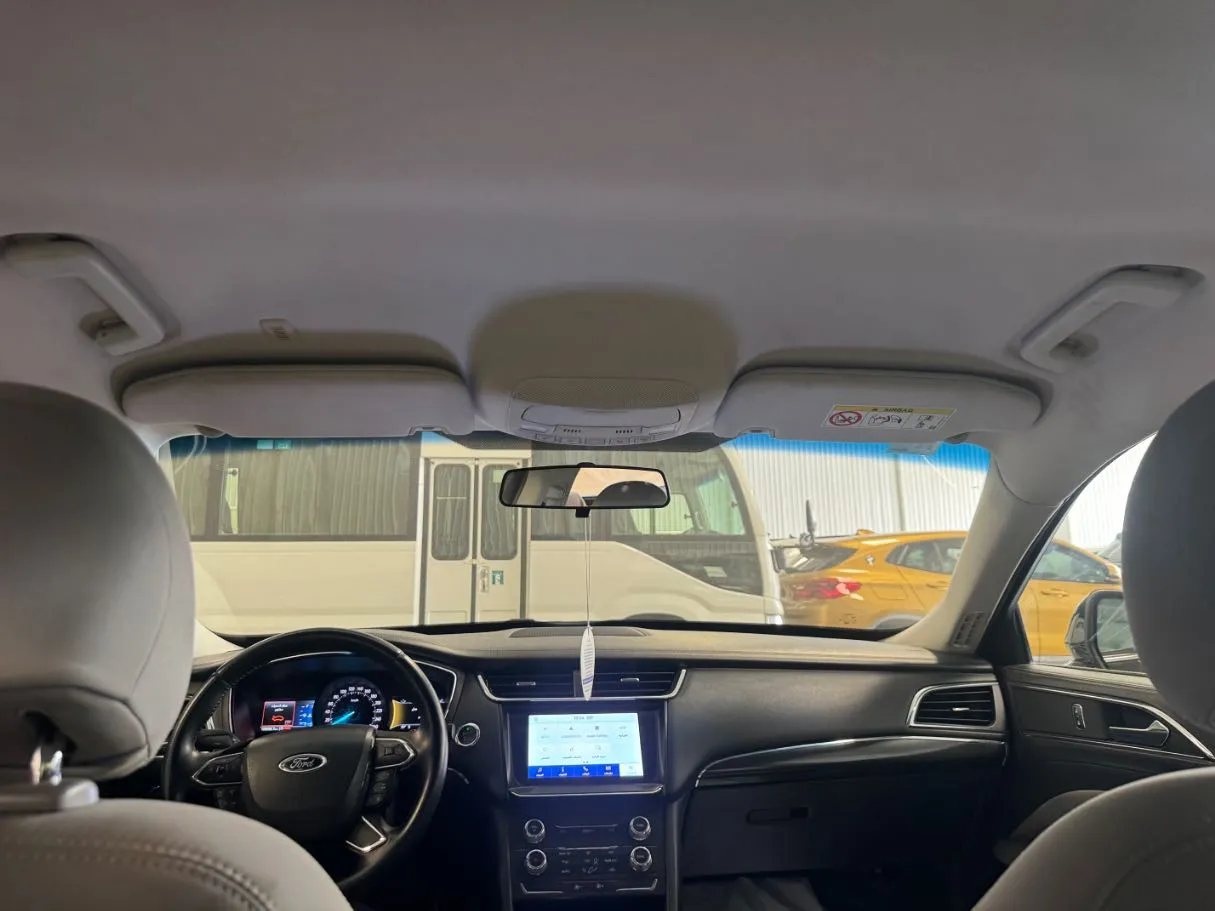 Car image 15